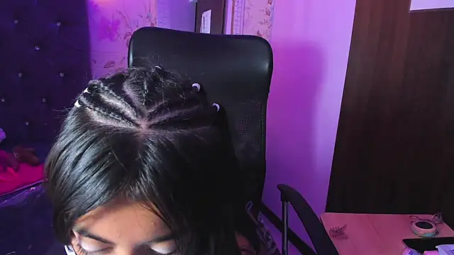 Snapshot of CharlotePetite_ chatting on 6, 6, 2026 CharlotePetite online show from 6, 6, 2026