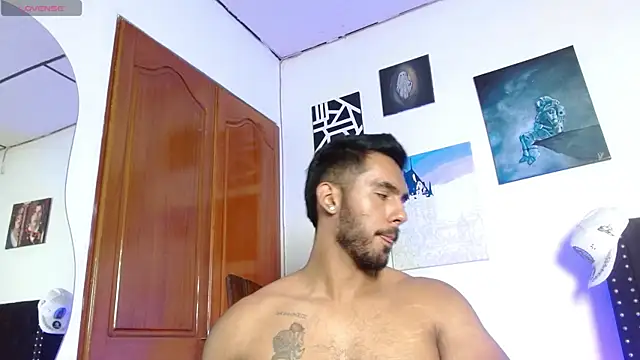Snapshot of romanpearce_ chatting on 25, 6, 2026 romanpearce online show from 25, 6, 2026