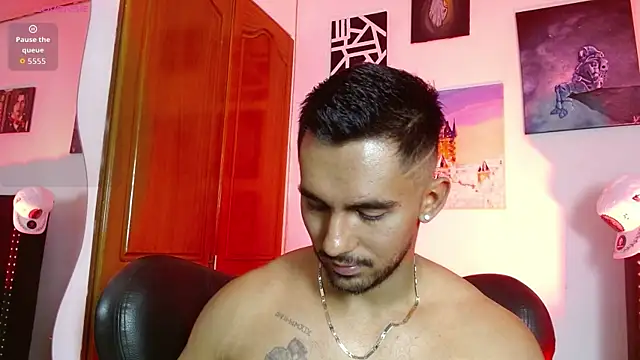 Snapshot of romanpearce_ chatting on 20, 7, 2026 romanpearce online show from 20, 7, 2026