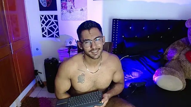 Snapshot of romanpearce_ chatting on 11, 7, 2026 romanpearce online show from 11, 7, 2026