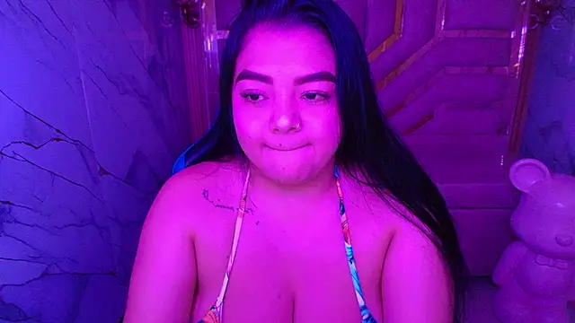 Snapshot of luna__r_ chatting on 23, 4, 2026 luna r online show from 23, 4, 2026