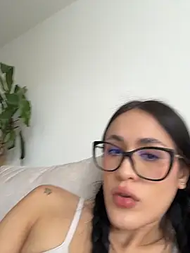 SerenaFox  online show from 21, 4, 2026