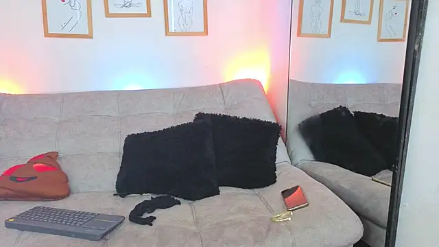 Snapshot of CharlotteCopper_ chatting on 12, 4, 2026 CharlotteCopper online show from 12, 4, 2026