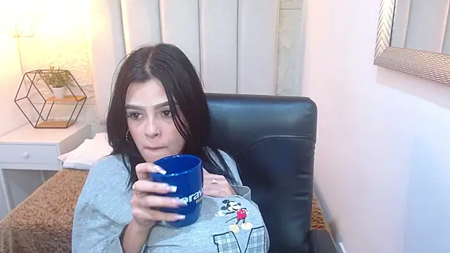 mia velvetk online show from 8, 5, 2026
