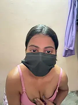 Snapshot of Riya_leone chatting on 7, 4, 2026 Riya leone online show from 7, 4, 2026