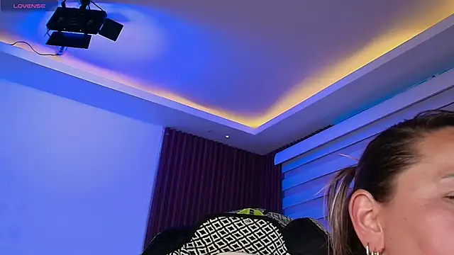 Snapshot of Cinthya_roberts chatting on 19, 5, 2026 Cinthya roberts online show from 19, 5, 2026