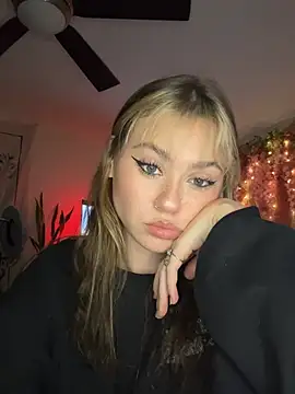 Snapshot of peachesncreamyy chatting on 28, 4, 2026 peachesncreamyy online show from 28, 4, 2026