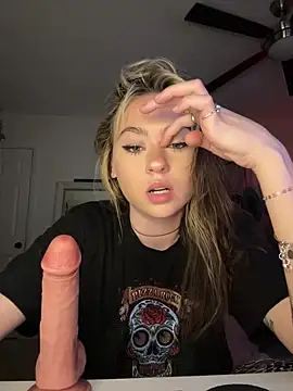 Snapshot of peachesncreamyy chatting on 5, 5, 2026 peachesncreamyy online show from 5, 5, 2026