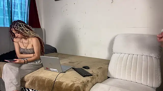 Snapshot of perceo_and_saddie chatting on 24, 5, 2026 perceo and saddie online show from 24, 5, 2026