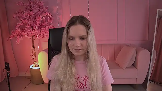 Snapshot of SherriButlers chatting on 18, 4, 2026 SherriButlers online show from 18, 4, 2026
