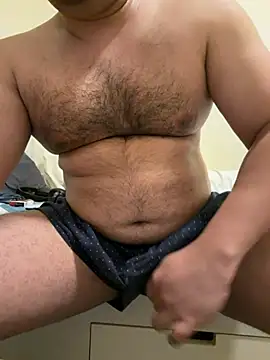 usemehowyoulike96 online show from 15, 4, 2026