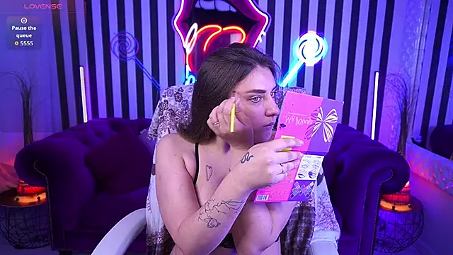 HeyKitten online show from 7, 6, 2026