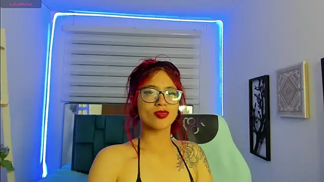 Snapshot of Sara_Red_X chatting on 11, 6, 2026 Sara Red X online show from 11, 6, 2026