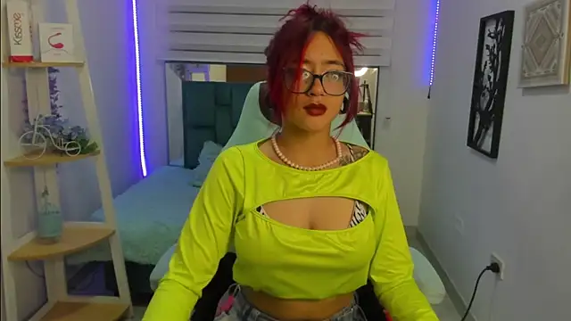 Snapshot of Sara_Red_X chatting on 22, 6, 2026 Sara Red X online show from 22, 6, 2026