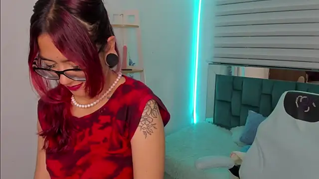Snapshot of Sara_Red_X chatting on 21, 5, 2026 Sara Red X online show from 21, 5, 2026