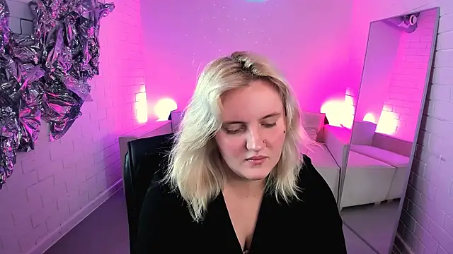 Snapshot of KathyBriggs chatting on 25, 6, 2026 KathyBriggs online show from 25, 6, 2026