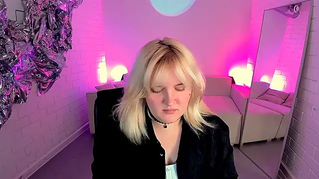 Snapshot of KathyBriggs chatting on 17, 6, 2026 KathyBriggs online show from 17, 6, 2026