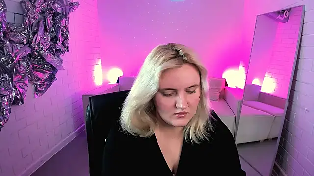 Snapshot of KathyBriggs chatting on 25, 6, 2026 KathyBriggs online show from 25, 6, 2026
