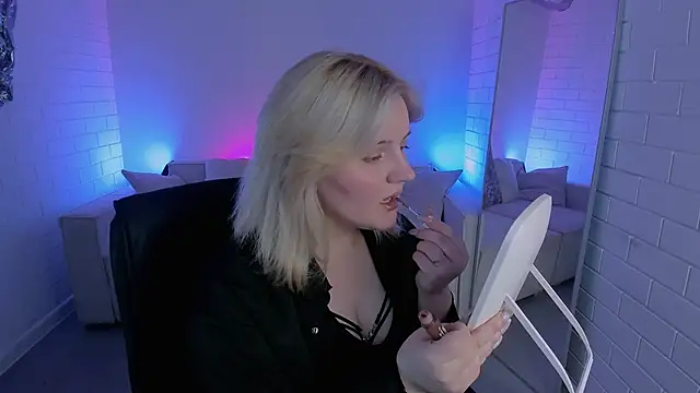 KathyBriggs online show from 18, 4, 2026
