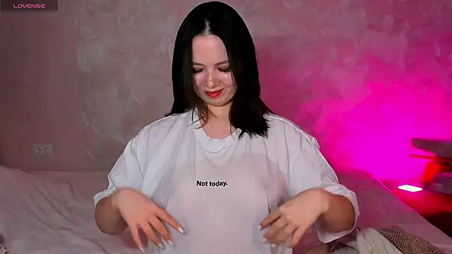 miss teasee online show from 15, 4, 2026