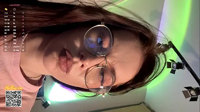 Snapshot of DorothyJones chatting on 5, 4, 2026 DorothyJones online show from 5, 4, 2026