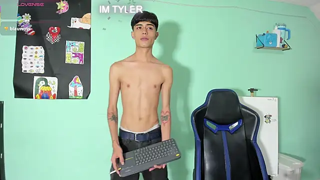 TYLERhHOT2005 online show from 11, 4, 2026
