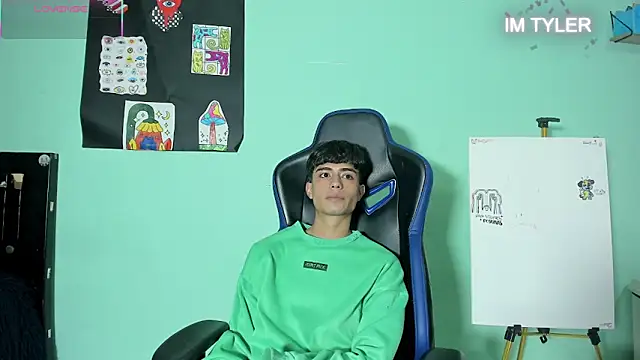 TYLERhHOT2005 online show from 12, 4, 2026