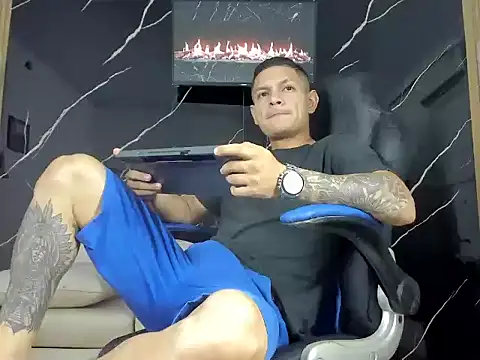 Snapshot of HenrryDouglas chatting on 28, 4, 2026 HenrryDouglas online show from 28, 4, 2026