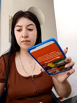 Snapshot of AvaVictori chatting on 6, 5, 2026 AvaVictori online show from 6, 5, 2026