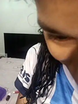 Yi Uzi online show from 2, 4, 2026