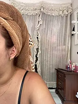 victoria luxx  online show from 15, 4, 2026