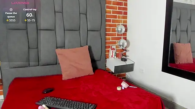 Snapshot of luxuryheavenn chatting on 25, 4, 2026 luxuryheavenn online show from 25, 4, 2026