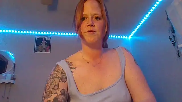 Snapshot of RedVelvetVixen chatting on 4, 4, 2026 RedVelvetVixen online show from 4, 4, 2026