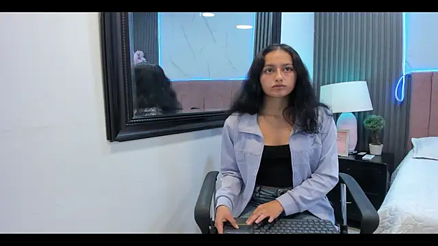 CharloteeTaylor online show from 17, 5, 2026