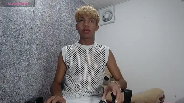 misael boyx18 online show from 30, 3, 2026