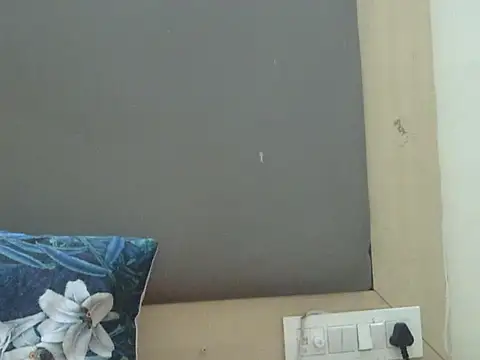 Snapshot of SweetRashii chatting on 8, 4, 2026 SweetRashii online show from 8, 4, 2026