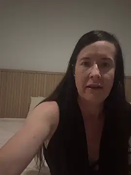 Snapshot of lounostrings chatting on 2, 5, 2026 lounostrings online show from 2, 5, 2026