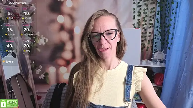 jesica mooonn online show from 24, 4, 2026