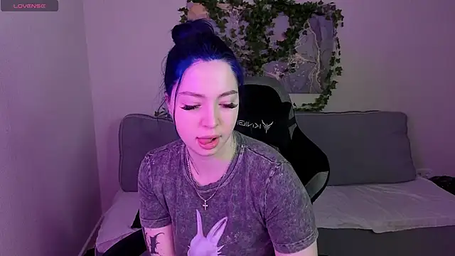 honey cherrry online show from 2, 6, 2026