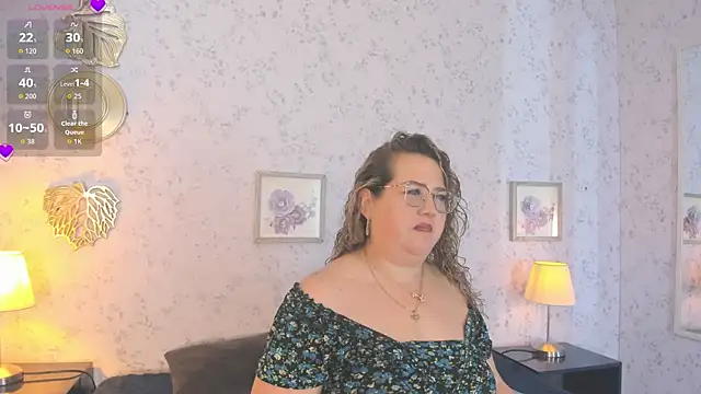 Martinacurvy  online show from 4, 6, 2026