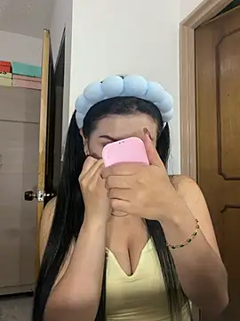 Snapshot of Cami_olarte chatting on 17, 7, 2026 Cami olarte online show from 17, 7, 2026