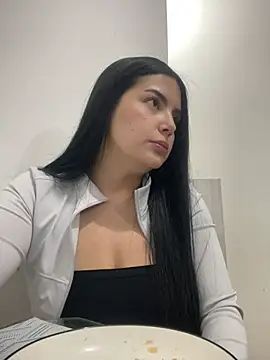 Snapshot of Cami_olarte chatting on 25, 4, 2026 Cami olarte online show from 25, 4, 2026