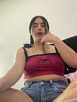 Snapshot of Cami_olarte chatting on 7, 5, 2026 Cami olarte online show from 7, 5, 2026