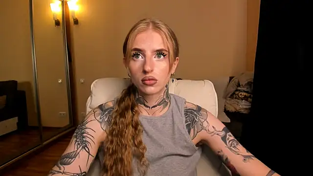 Snapshot of harley_kimm chatting on 8, 7, 2026 harley kimm online show from 8, 7, 2026