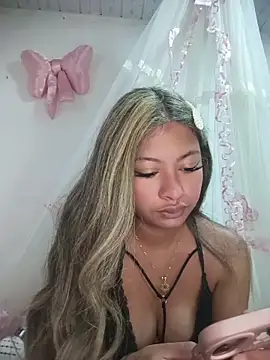 Snapshot of KatyBelle_ chatting on 13, 5, 2026 KatyBelle online show from 13, 5, 2026