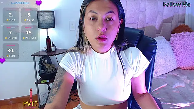 Snapshot of CharlottLee chatting on 15, 4, 2026 CharlottLee online show from 15, 4, 2026