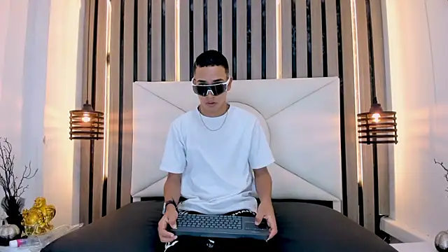 Snapshot of santiago_deluca chatting on 7, 4, 2026 santiago deluca online show from 7, 4, 2026