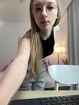 EvaEvis online show from 10, 4, 2026