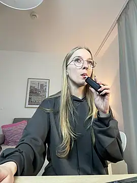 EvaEvis online show from 15, 4, 2026