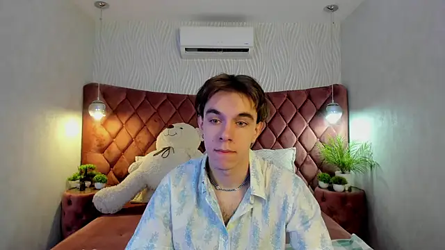 Snapshot of DaveBevy chatting on 16, 4, 2026 DaveBevy online show from 16, 4, 2026